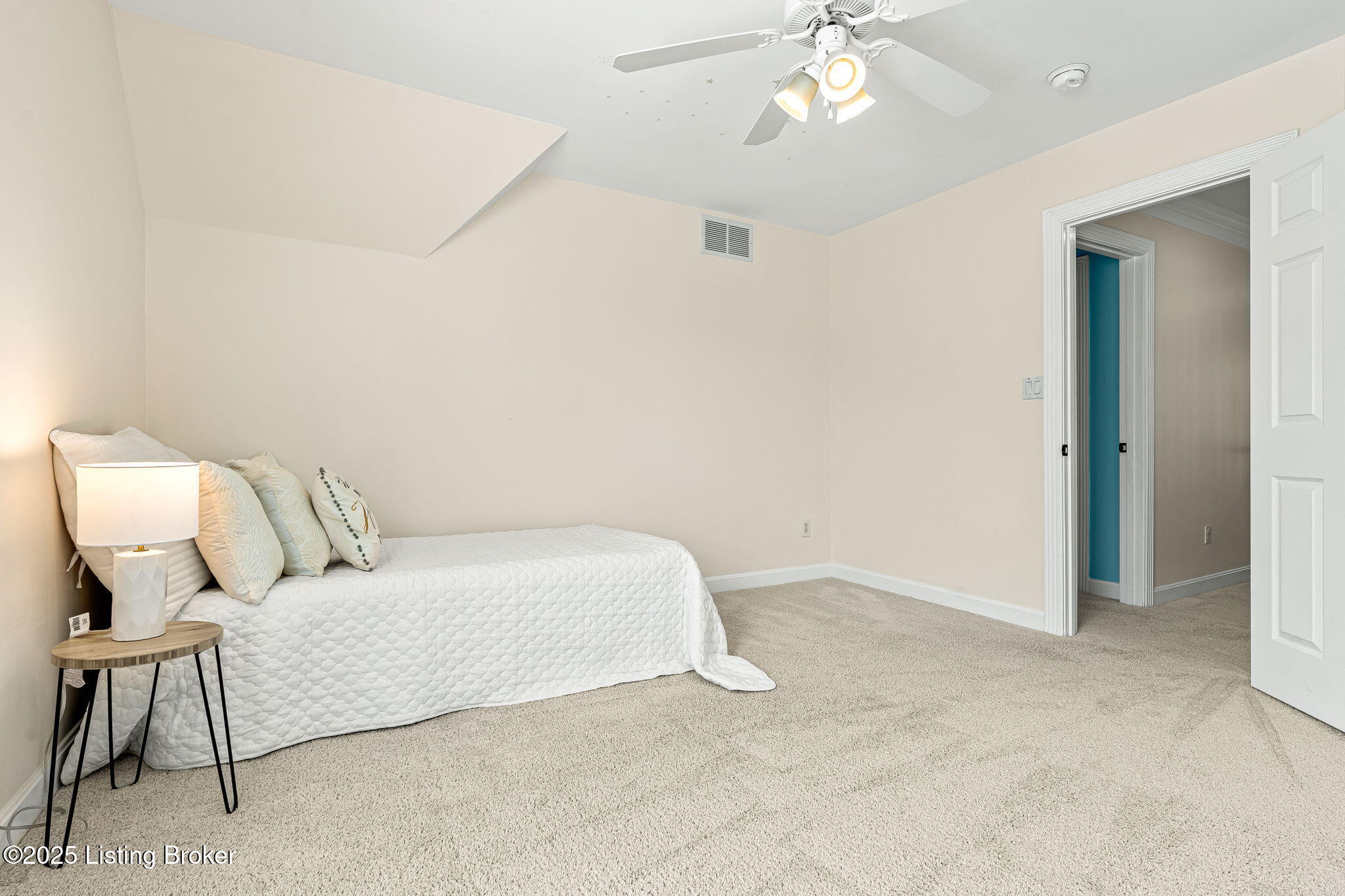 10117 Springhurst Gardens Cir, Louisville, Kentucky image 25