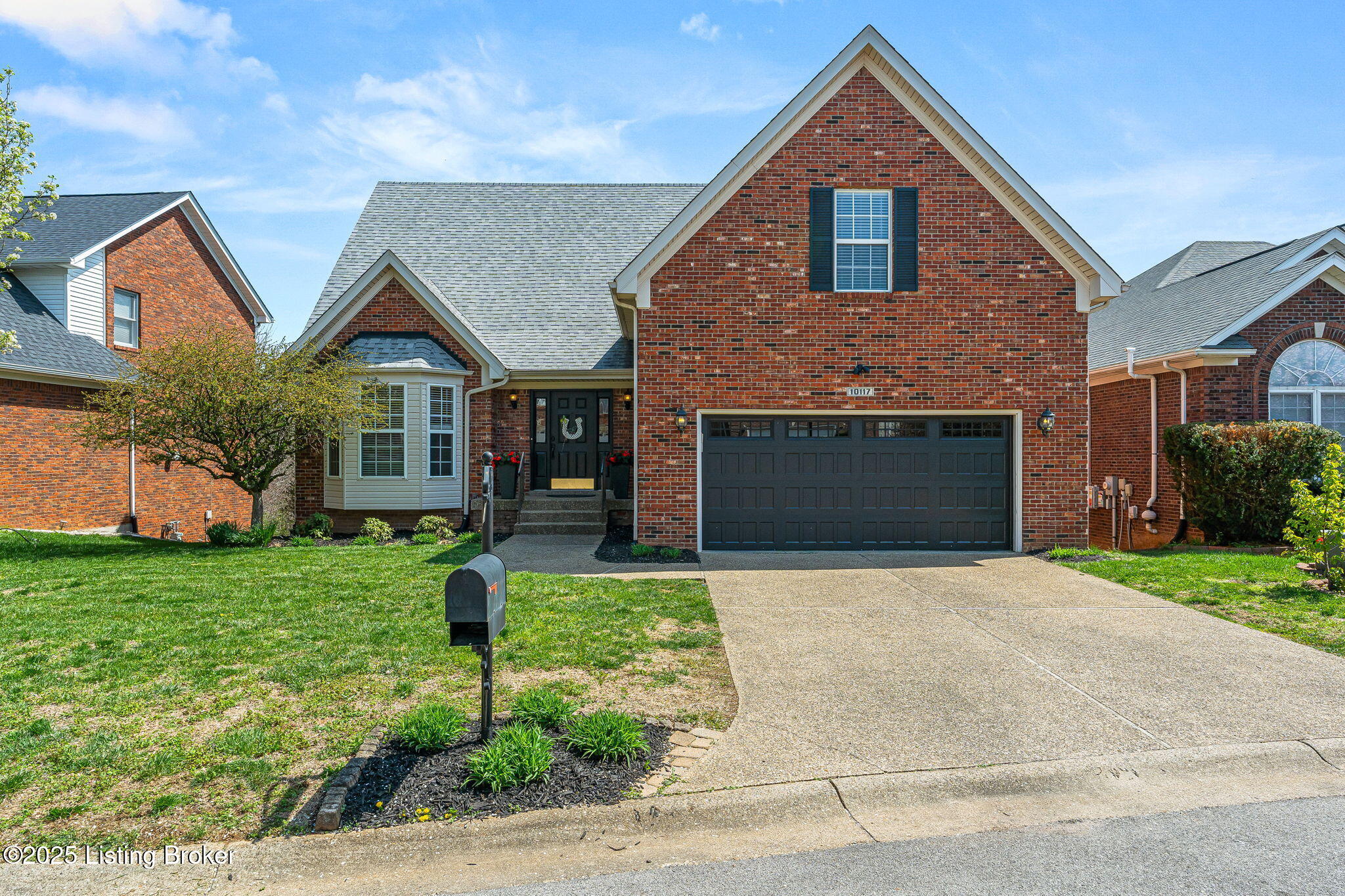 10117 Springhurst Gardens Cir, Louisville, Kentucky image 1