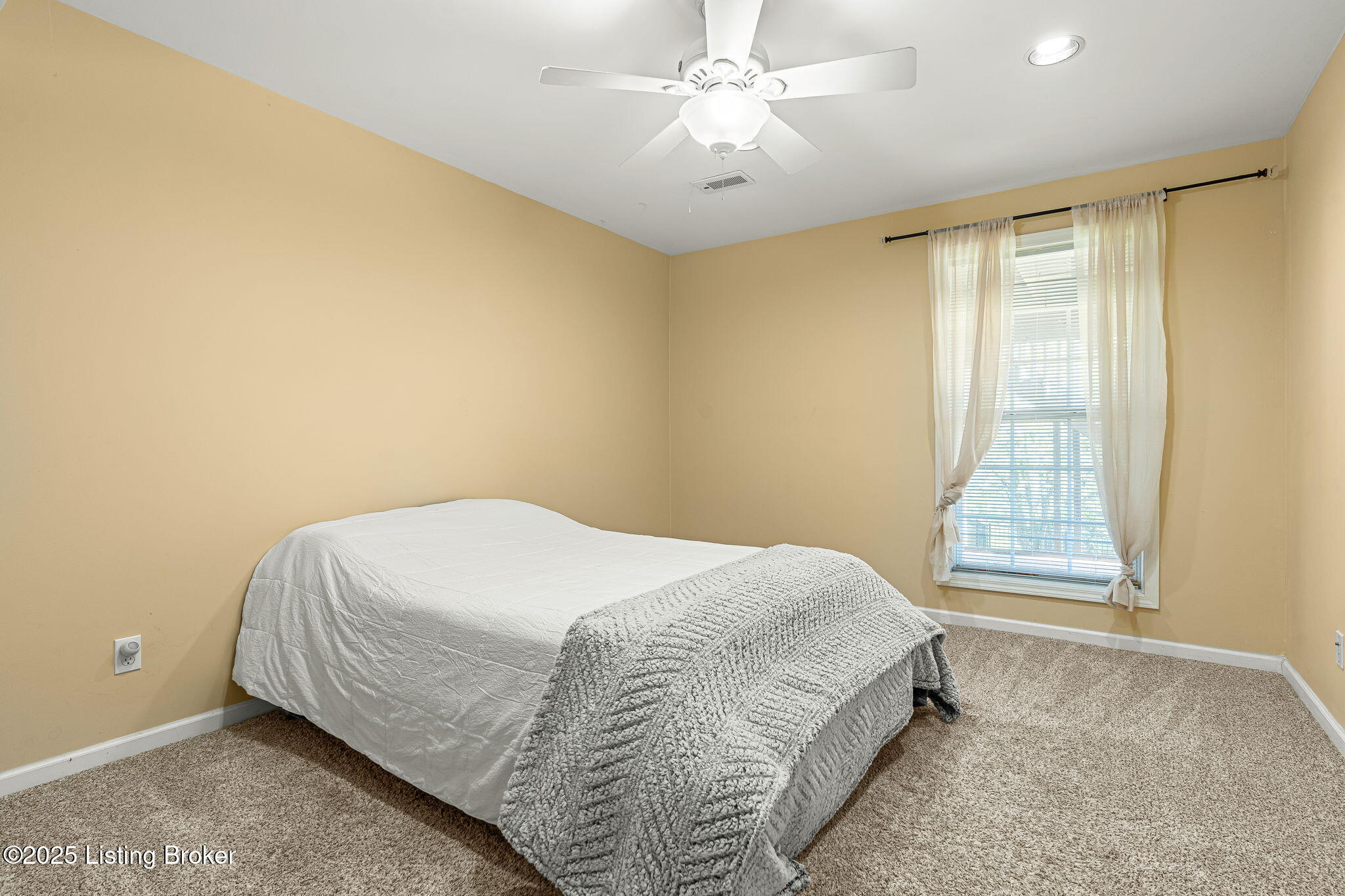 10117 Springhurst Gardens Cir, Louisville, Kentucky image 41