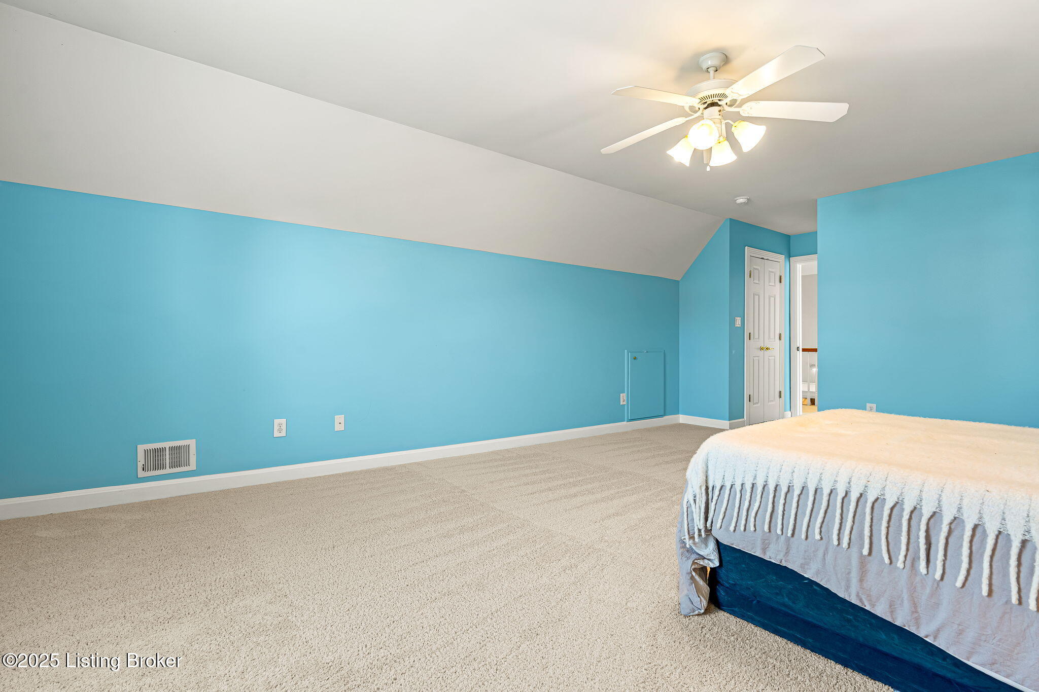 10117 Springhurst Gardens Cir, Louisville, Kentucky image 28