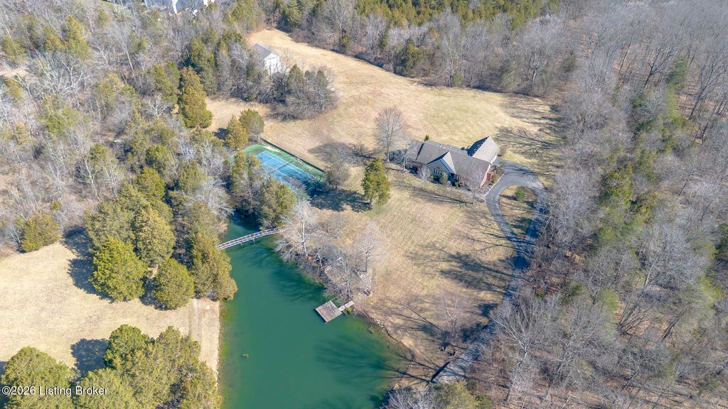 Photo of 5605 Chenoweth Run Rd, Louisville, KY 40299 (MLS # 1710358)