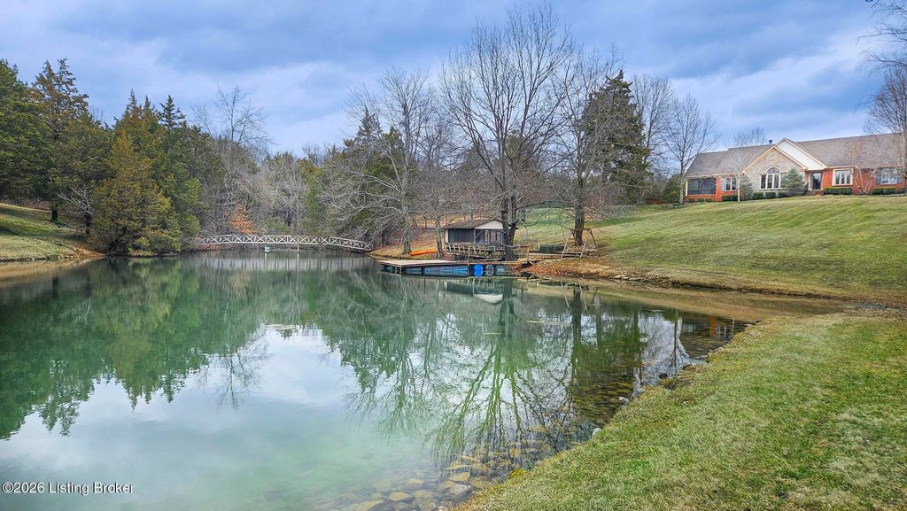 Photo of 5605 Chenoweth Run Rd, Louisville, KY 40299 (MLS # 1710358)