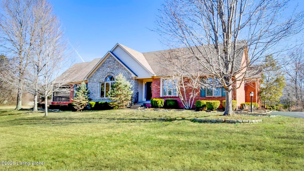 Photo of 5605 Chenoweth Run Rd, Louisville, KY 40299 (MLS # 1710358)