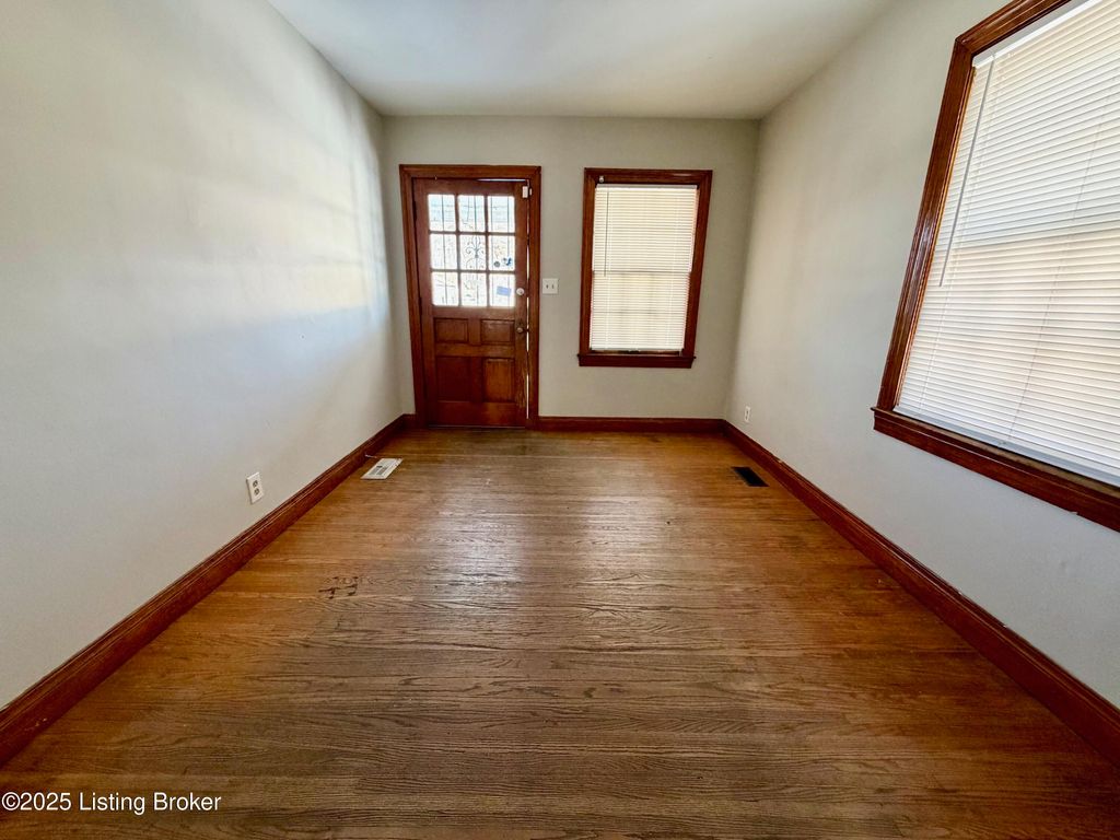 Photo of 1106 Oleanda Ave, Louisville, KY 40215 (MLS # 1705331)