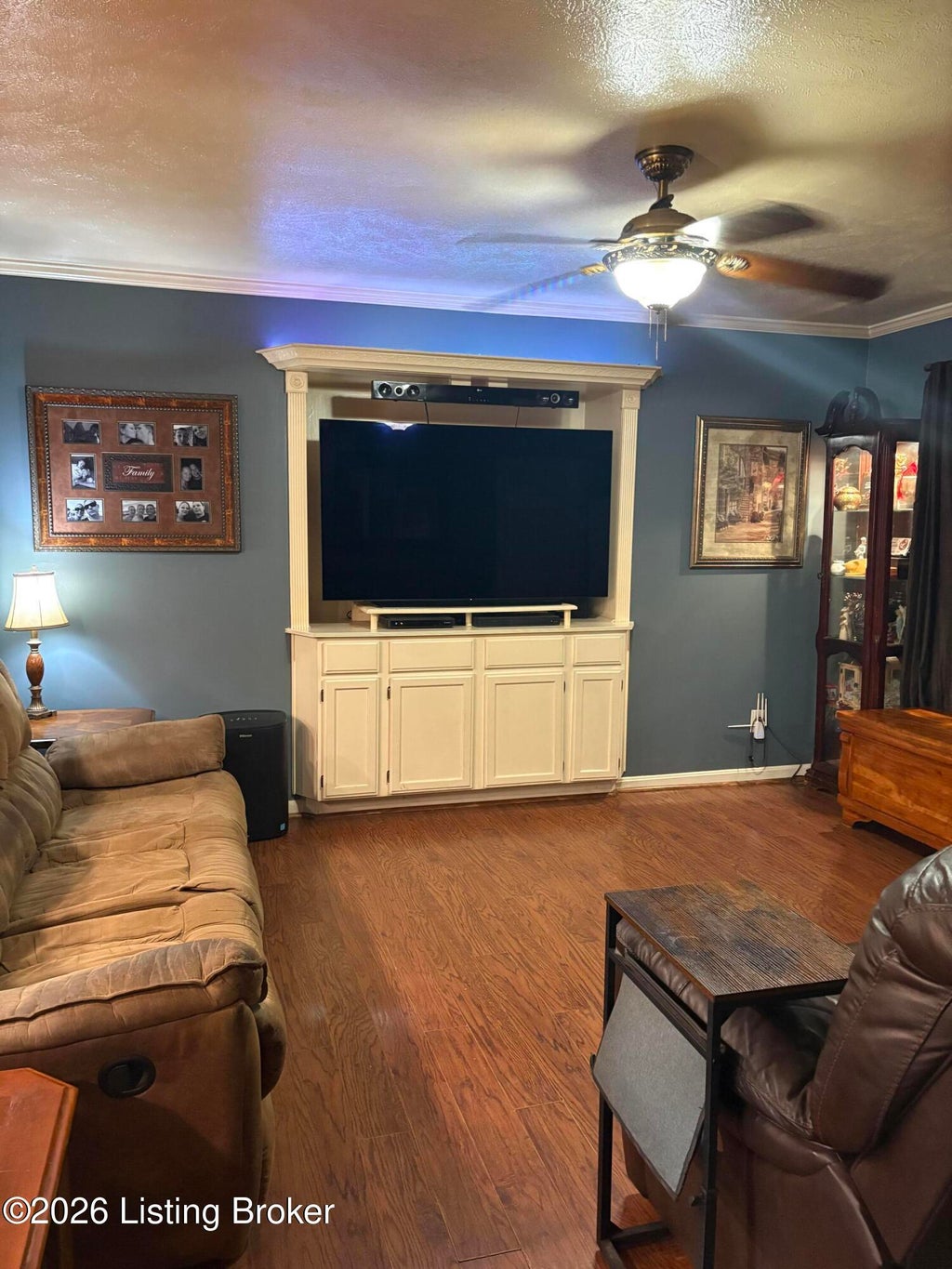 Photo of 7502 Hallmark Dr, Louisville, KY 40258 (MLS # 1727720)
