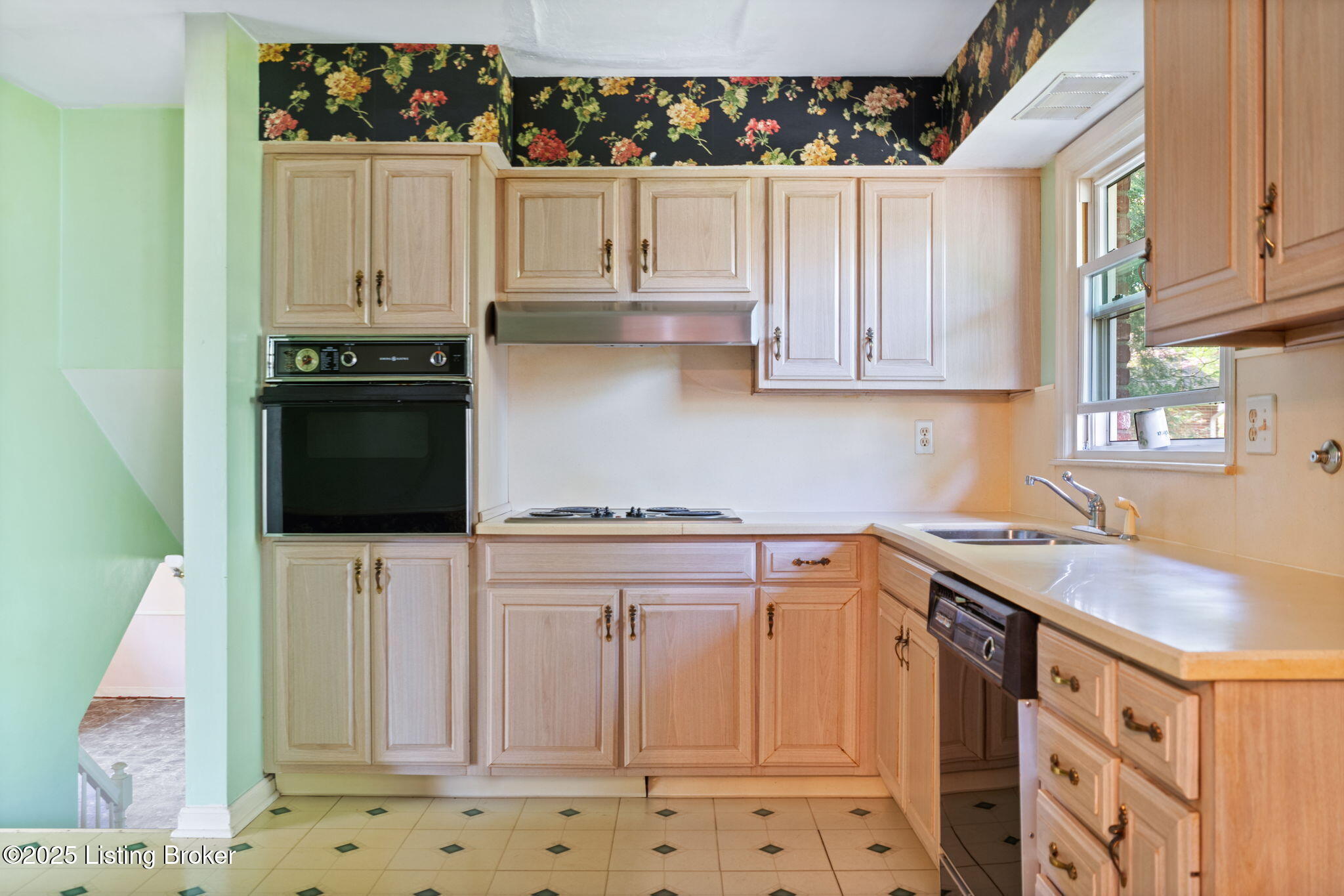 1602 Applewood Ln, Louisville, Pennsylvania image 8