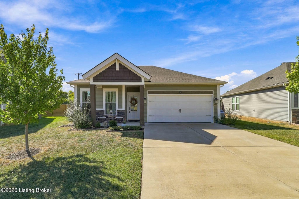 Photo of 6530 Oak Village Dr, Louisville, KY 40228 (MLS # 1730558)