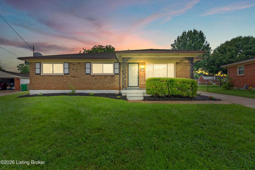 Photo of 6706 Lunar Dr, Louisville, KY 40258 (MLS # 1724331)