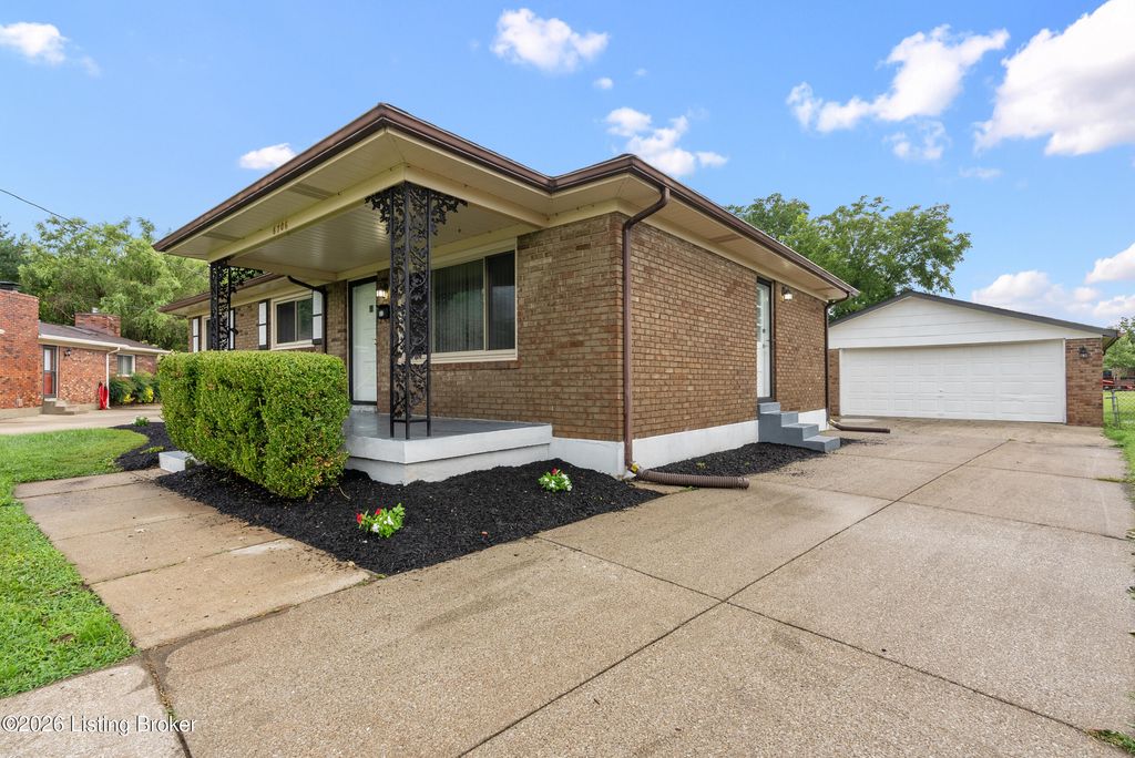 Photo of 6706 Lunar Dr, Louisville, KY 40258 (MLS # 1724331)