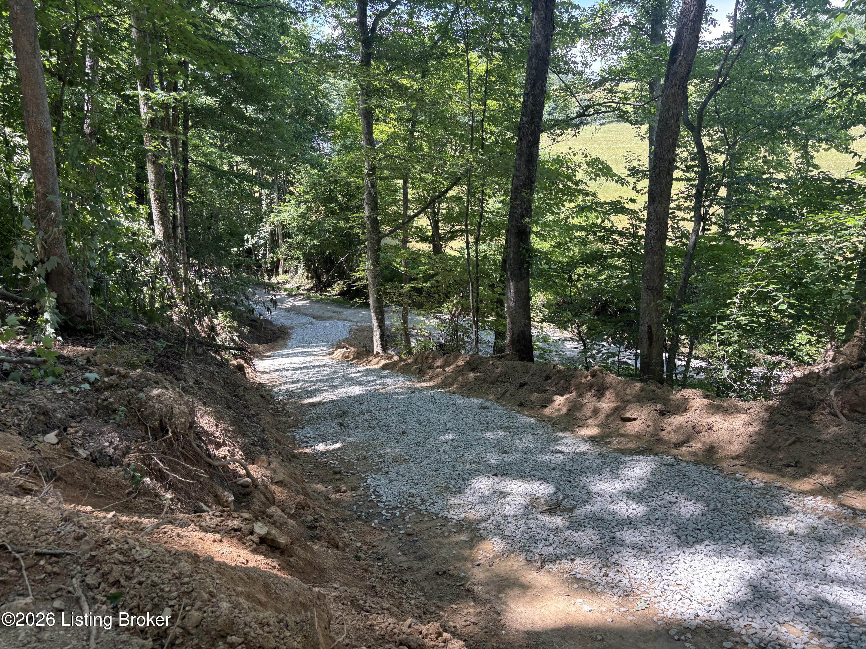 Photo 1 of 33 — 643 Pine Grove Rd, Beattyville, KY 41311