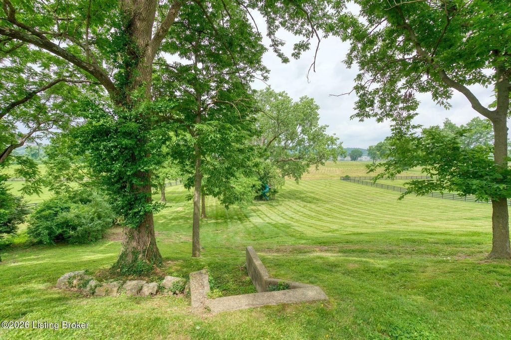 Photo of 6301&amp;6303 Innisbrook Dr, Prospect, KY 40059 (MLS # 1707511)