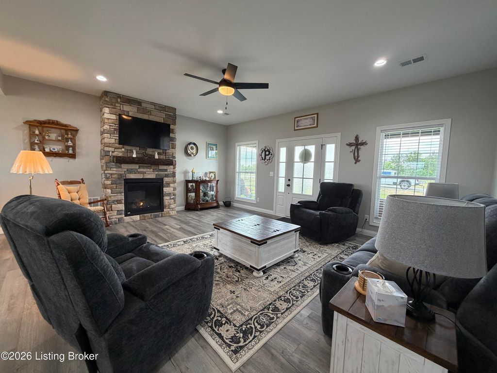 Photo of 127 Hidden Valley Dr, Bardstown, KY 40004 (MLS # 1716094)