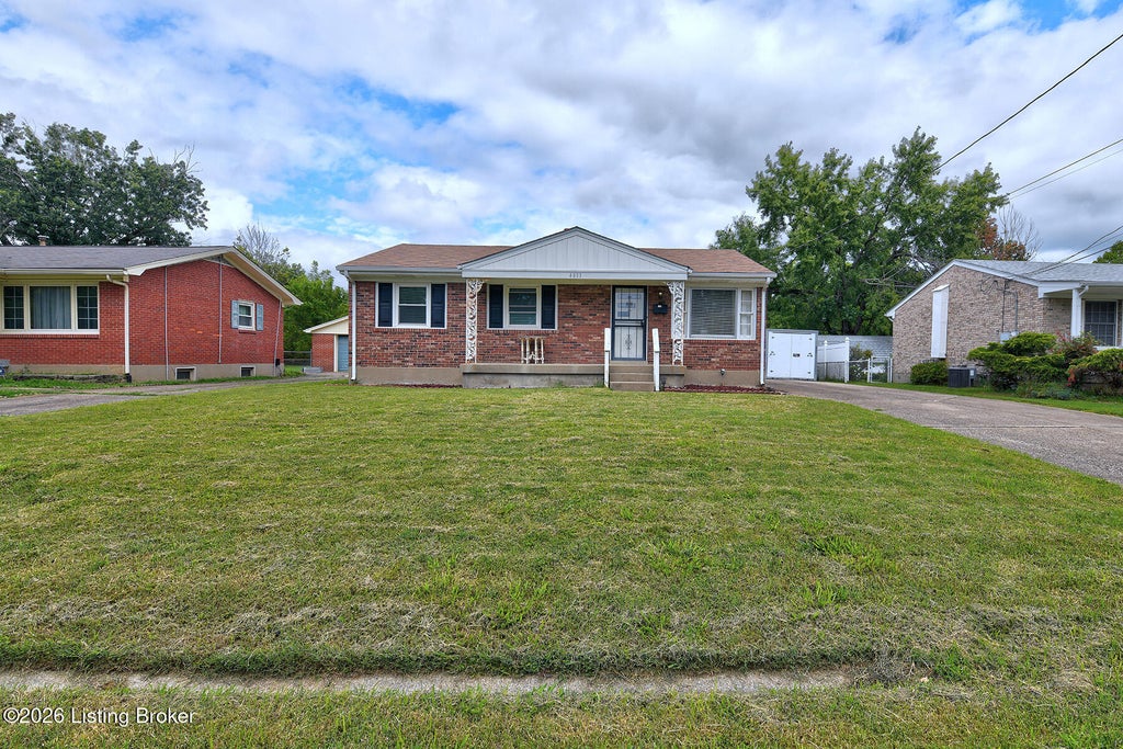 Photo of 4813 Glenna Way, Louisville, KY 40219 (MLS # 1726820)