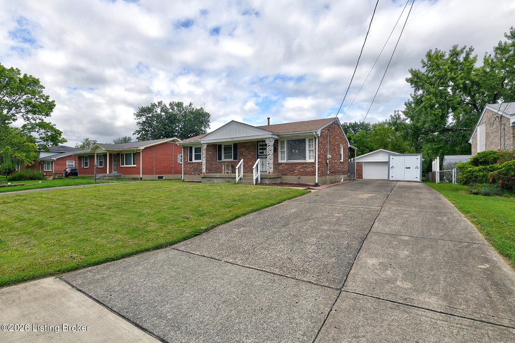 Photo of 4813 Glenna Way, Louisville, KY 40219 (MLS # 1726820)