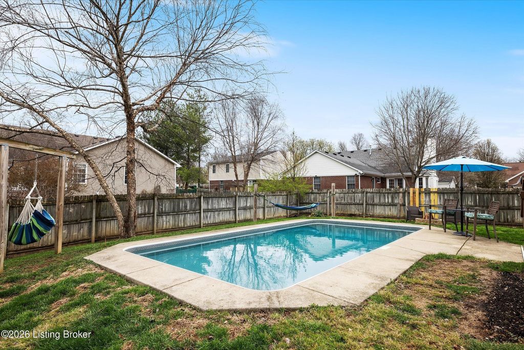 Photo of 5109 Oakbrook Dr, Louisville, KY 40245 (MLS # 1712270)