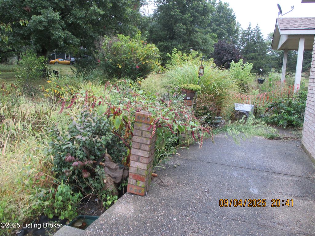 Photo of 932 Bunk Rd, Pleasureville, KY 40057 (MLS # 1710811)