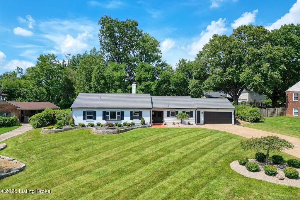 Photo of 607 Riverwood Pl, Louisville, KY 40207 (MLS # 1701960)