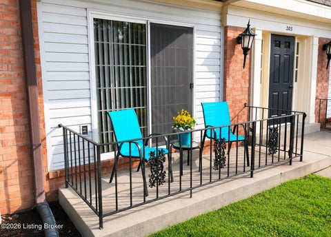 Condo For Sale - 203 Flanders Ct #APT 2<br/> Jefferson County, Louisville, KY 40218