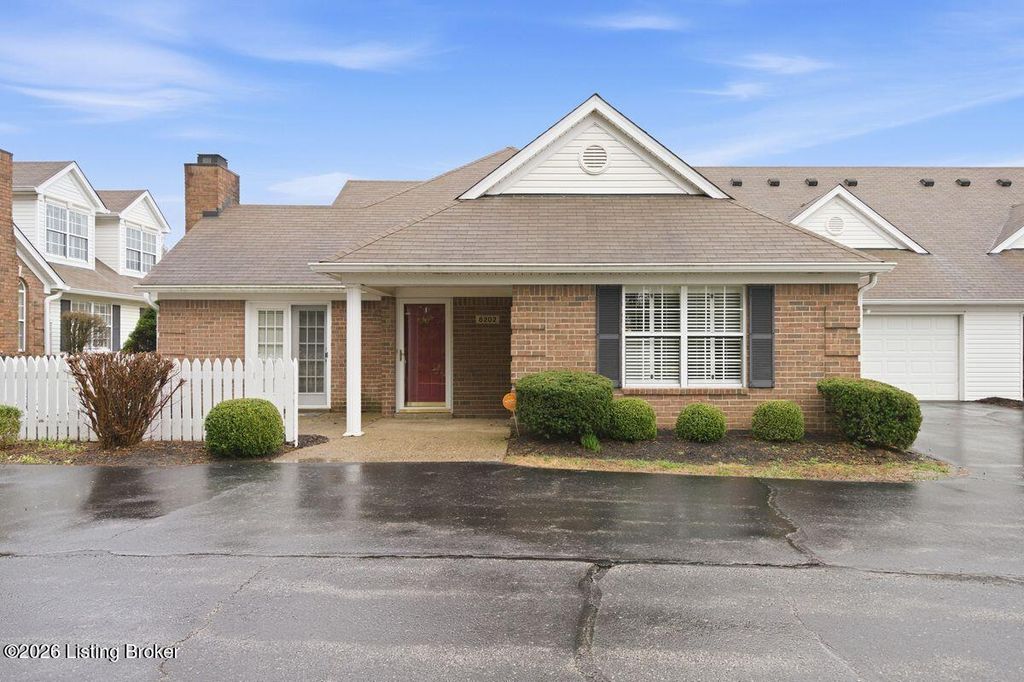 Photo of 8202 Fox Hall Pl, Lyndon, KY 40242 (MLS # 1707704)