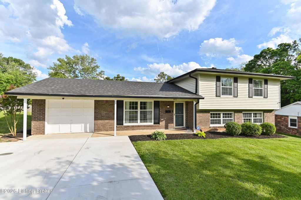 Photo of 8411 Saberdee Dr, Louisville, KY 40242 (MLS # 1716577)