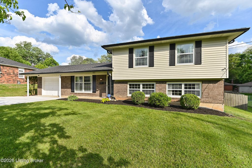 Photo of 8411 Saberdee Dr, Louisville, KY 40242 (MLS # 1716577)