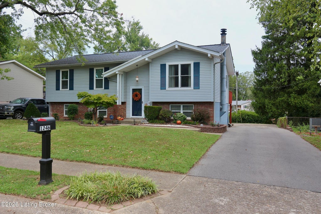 Photo of 1246 Gail Dr, Jeffersonville, IN 47130 (MLS # 1729573)