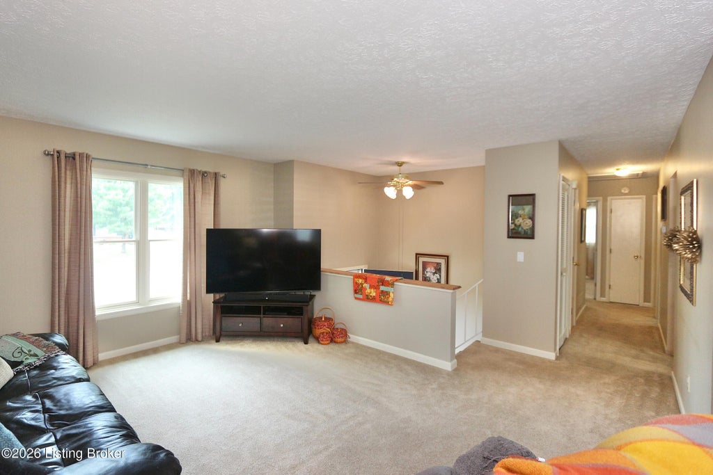 Photo of 1246 Gail Dr, Jeffersonville, IN 47130 (MLS # 1729573)