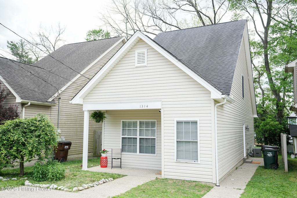 Photo of 1314 Etawah Ave, Lyndon, KY 40222 (MLS # 1715761)
