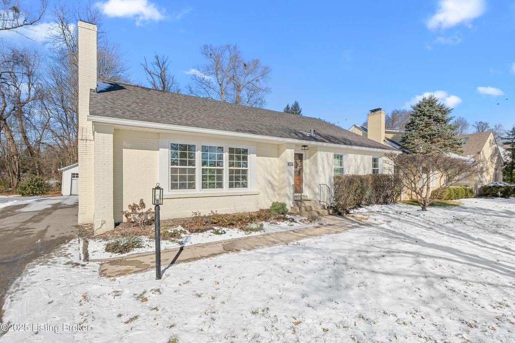 Photo of 3917 Leland Rd, Louisville, KY 40207 (MLS # 1705423)