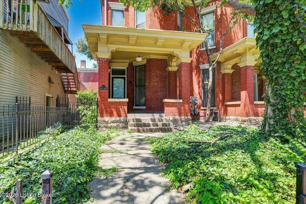 Photo of 1156 S Brook St, Louisville, KY 40203 (MLS # 1715698)