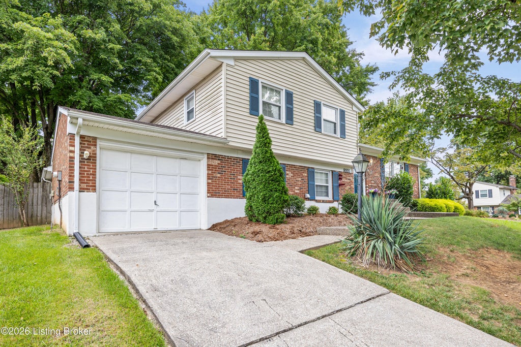 Photo of 8005 Mary Sue Dr, Louisville, KY 40291 (MLS # 1727634)