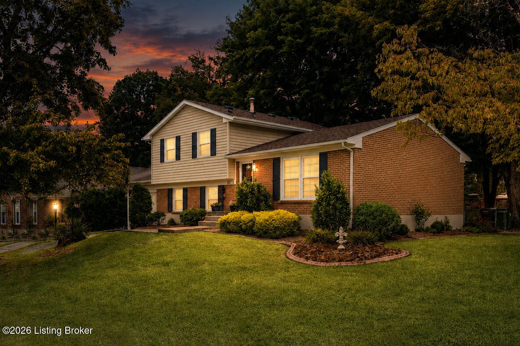 Photo of 8005 Mary Sue Dr, Louisville, KY 40291 (MLS # 1727634)