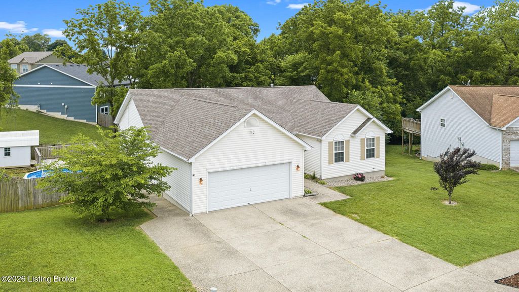 Photo of 5908 Saddle Blanket Dr, Louisville, KY 40219 (MLS # 1721259)