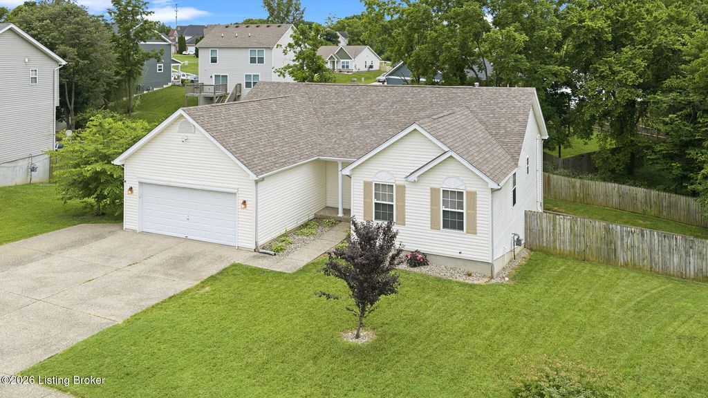 Photo of 5908 Saddle Blanket Dr, Louisville, KY 40219 (MLS # 1721259)