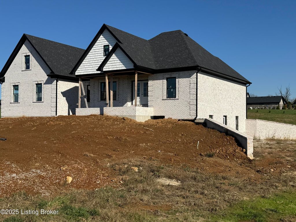 Photo of 160 Tommy Ct, Shepherdsville, KY 40165 (MLS # 1717677)