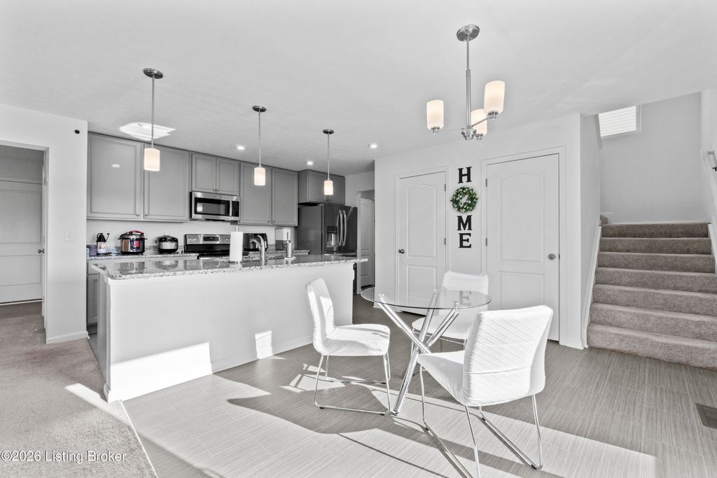 Photo of 468 Birchwood Dr, Shepherdsville, KY 40165 (MLS # 1715619)