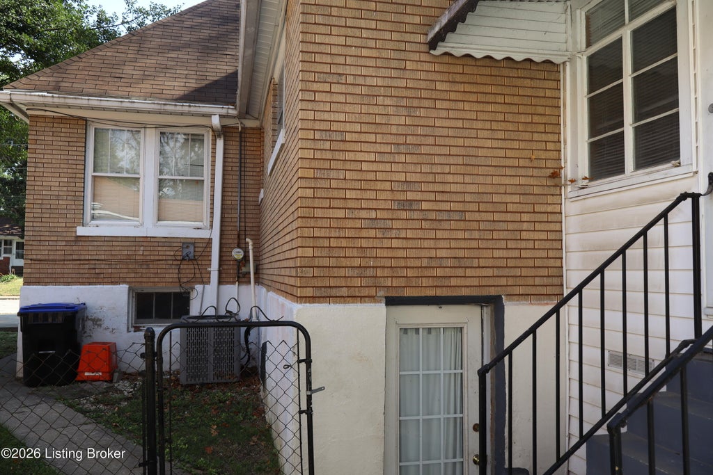 Photo of 801 Brookline Ave, Louisville, KY 40215 (MLS # 1729233)