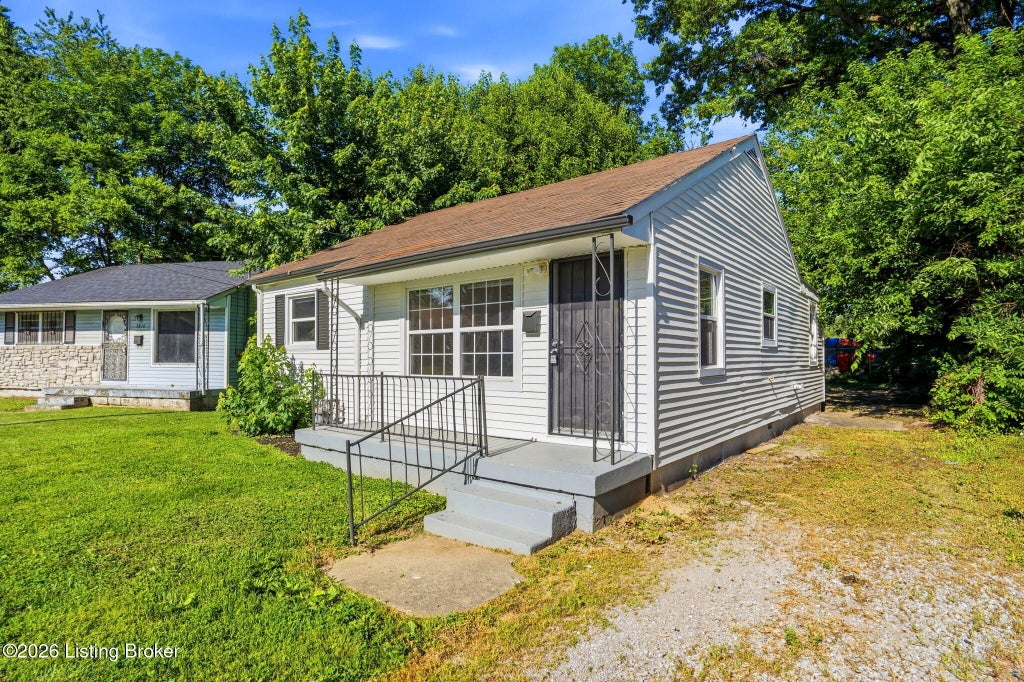 Photo of 3618 Hudson Ave, Louisville, KY 40211 (MLS # 1719716)