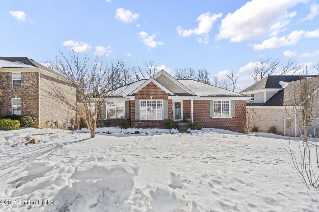 Photo of 4505 Saratoga Woods Dr, Louisville, KY 40299 (MLS # 1708742)