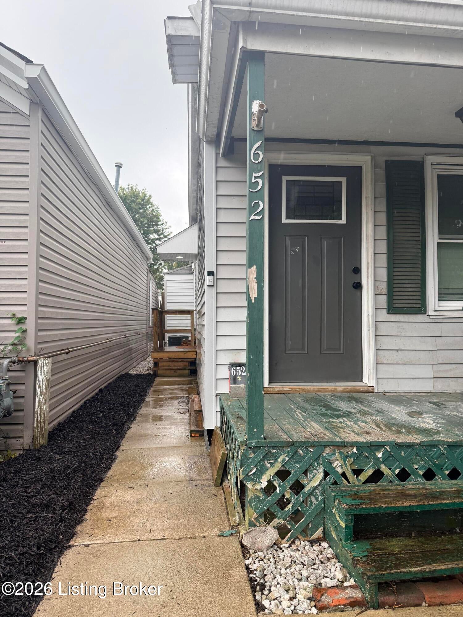 652 Lynn St