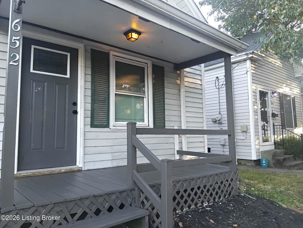 Photo of 652 Lynn St, Louisville, KY 40217 (MLS # 1730786)