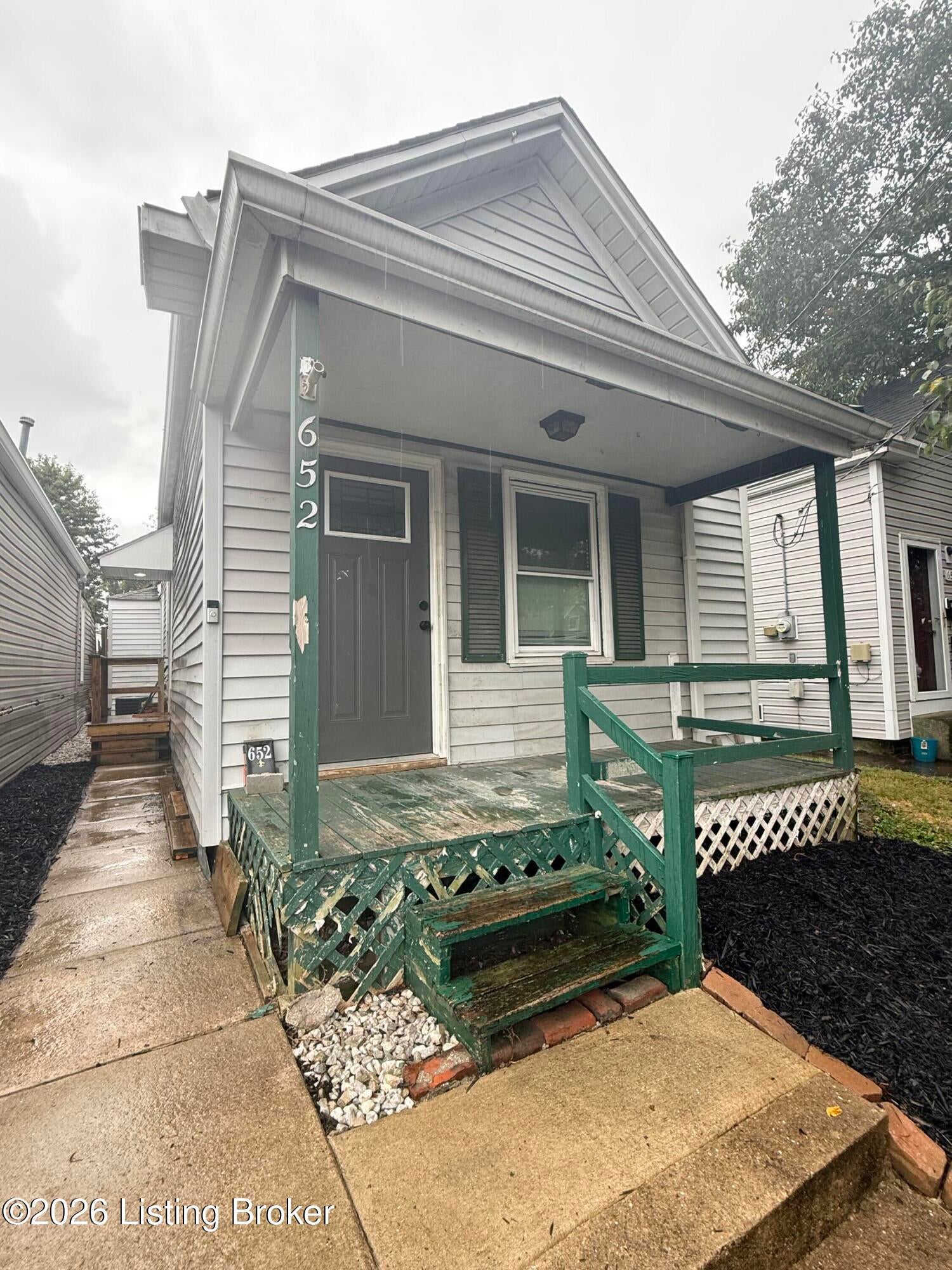652 Lynn St