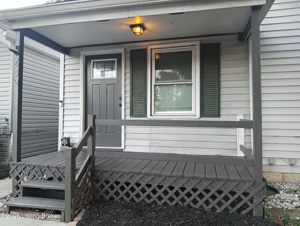 Photo of 652 Lynn St, Louisville, KY 40217 (MLS # 1730786)