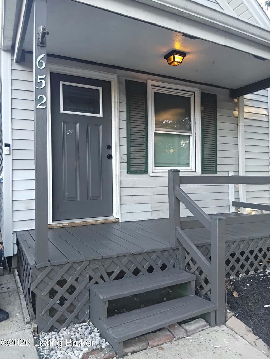 Photo of 652 Lynn St, Louisville, KY 40217 (MLS # 1730786)