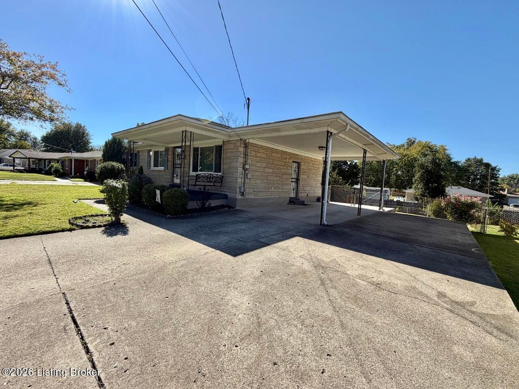Photo of 5604 Sterling Dr, Louisville, KY 40216 (MLS # 1731184)