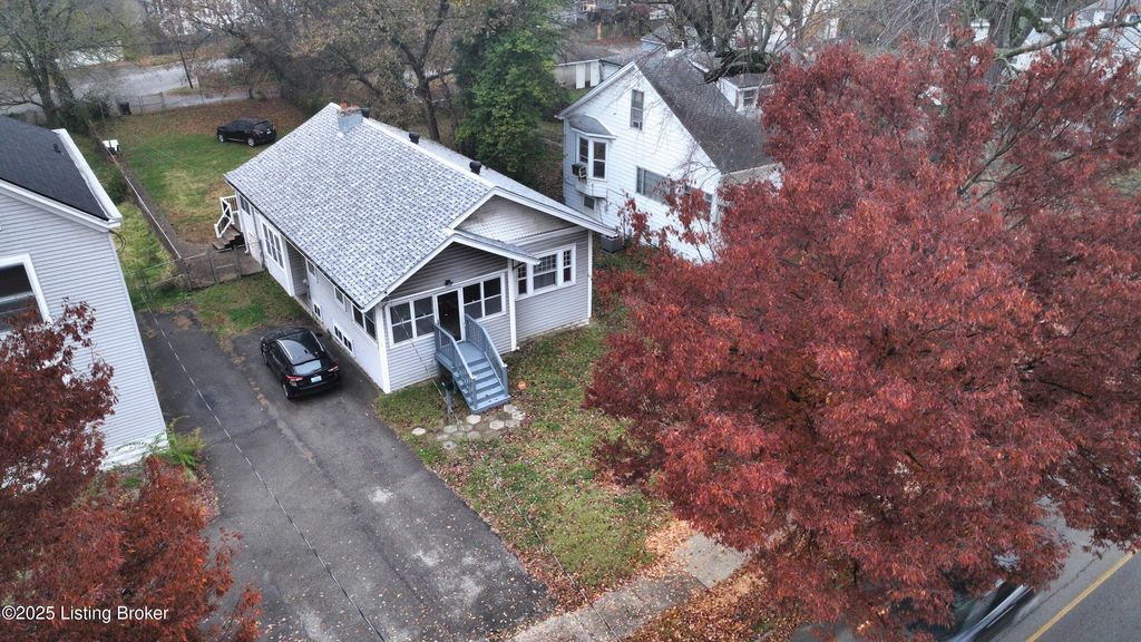 Photo of 4716 S 3rd St, Louisville, KY 40214 (MLS # 1711944)
