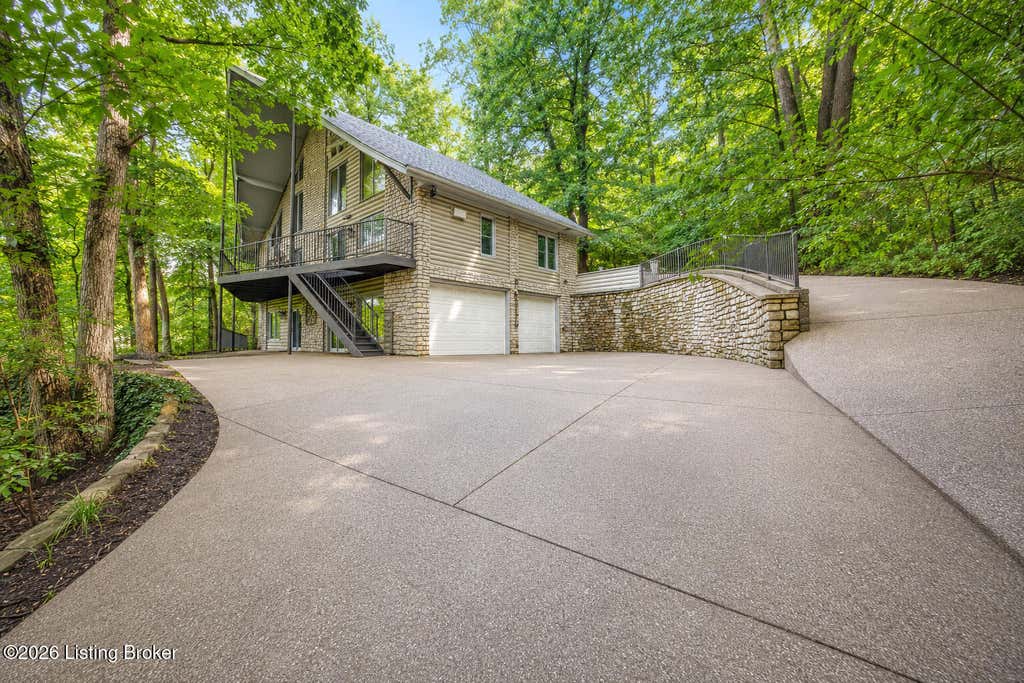 Photo of 1909 Charbdin Pl, Louisville, KY 40207 (MLS # 1726649)