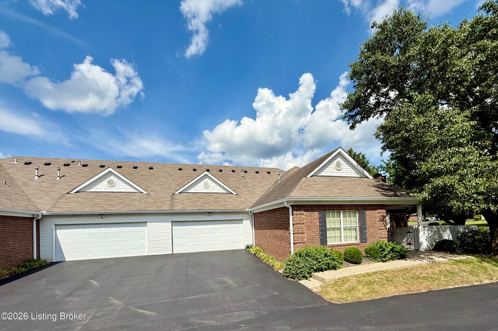 Photo of 907 Spring Glen Way, Lyndon, KY 40242 (MLS # 1721846)