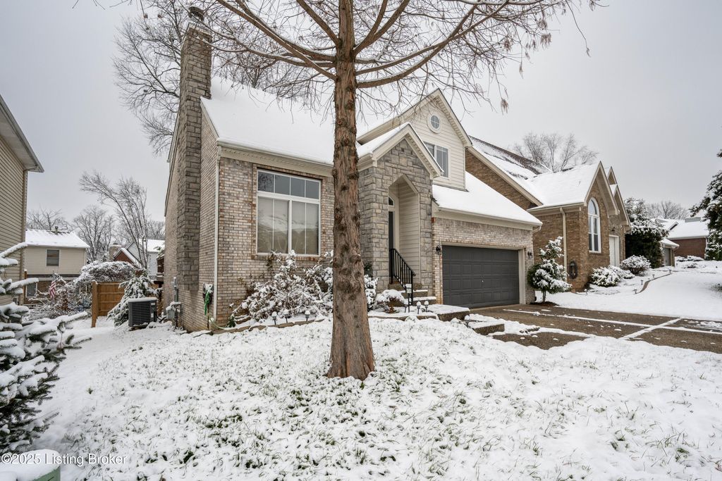 Photo of 8705 Chelmer Ln, Louisville, KY 40220 (MLS # 1706658)