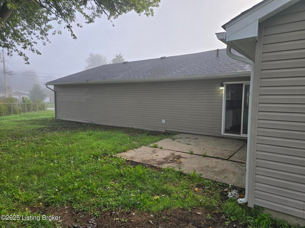 Photo of 13510 Laverton Ave, Louisville, KY 40272 (MLS # 1700578)